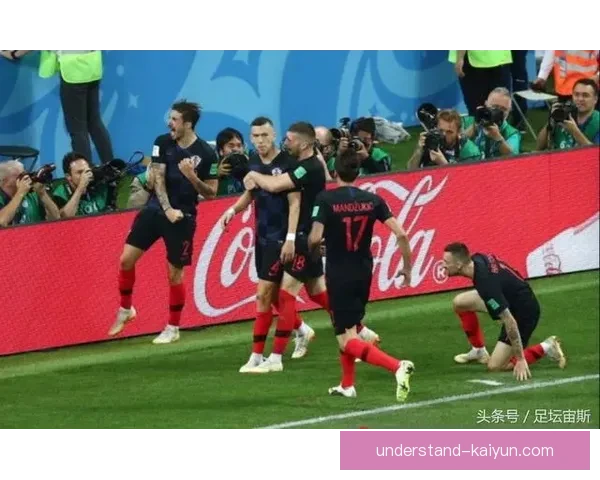 世界杯最新战报：明星球员关键进球助力球队逆转夺冠