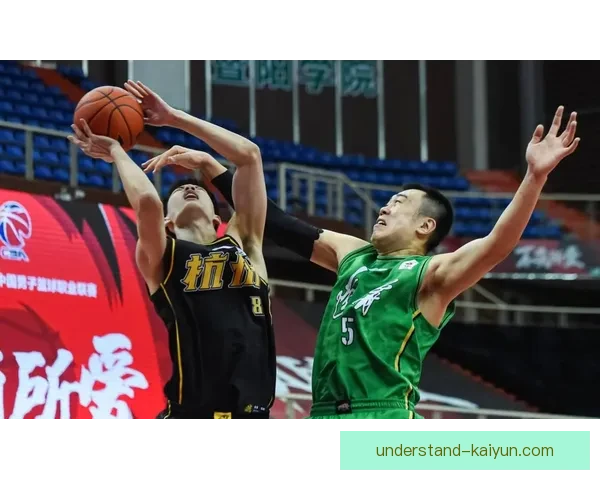 CBA联赛精彩对决不断涌现 球员表现引发球迷热烈讨论
