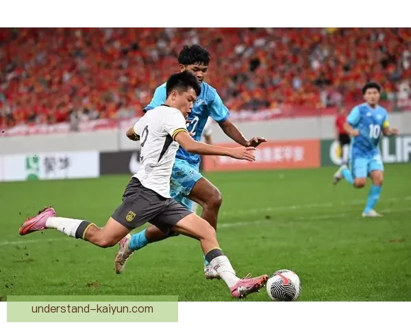 中国足球队备战世界杯预选赛，年轻球员表现出色展现潜力